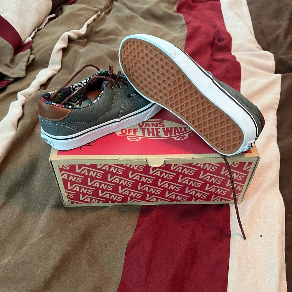 Vans - Picture 5 of 6